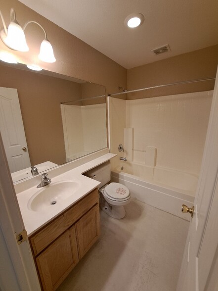 Building Photo - 4950 Trouville Ln