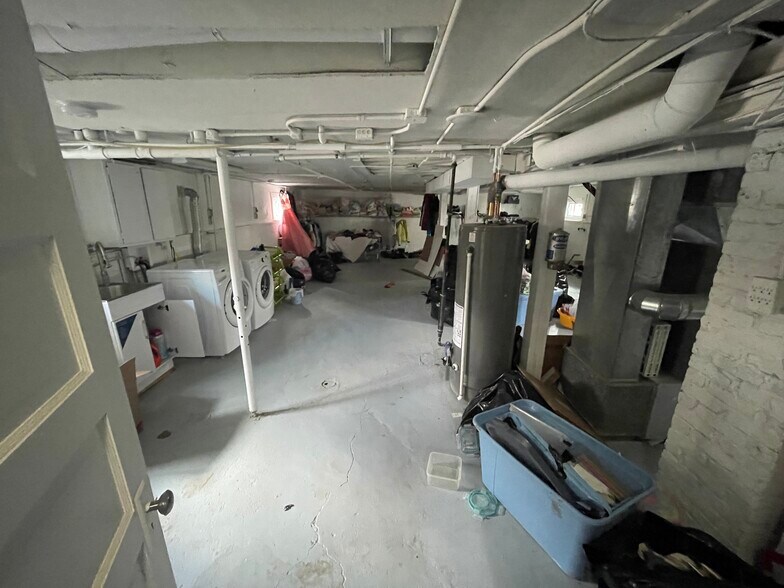 Building Photo - 1524 E Algonquin Rd