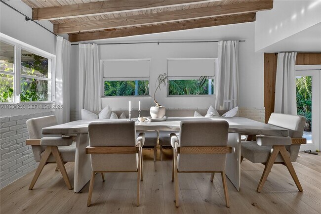 Building Photo - 3138 SW 15th St