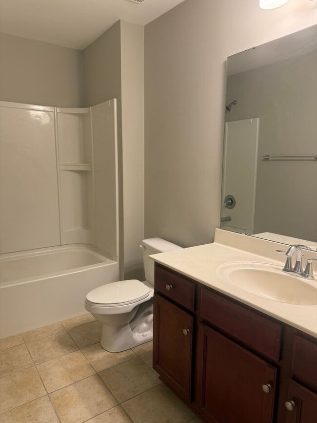 Building Photo - Charming 3-bedroom, 2-bath home located in...