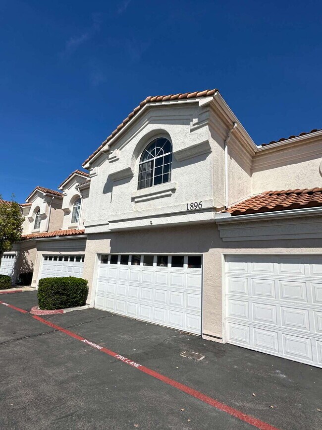 Building Photo - $4,000 - 4 Bed / 3.5 Bedroom Townhouse in Ambiance Neighborhood of San Marcos