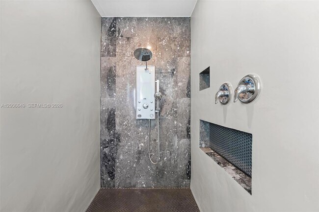 Building Photo - 930 N 11th Ct