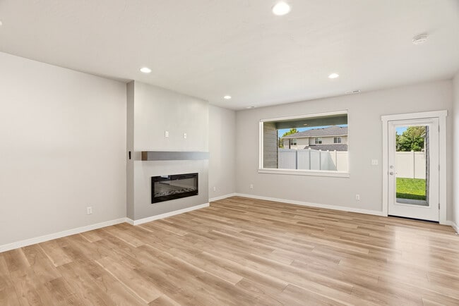 Building Photo - 1231 N Tschirley St