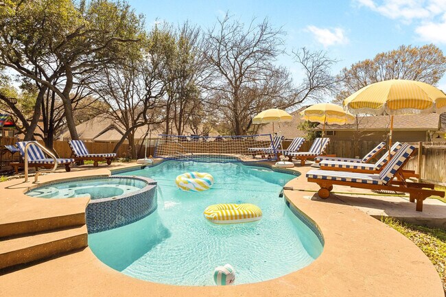 Building Photo - 13702 Yellow Oak Cir