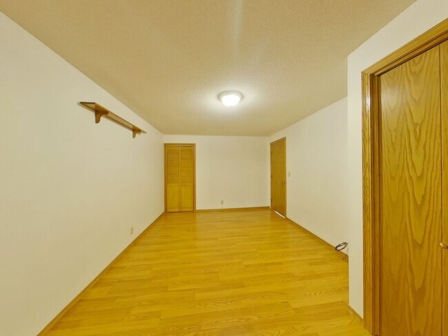 Building Photo - 3 Bedroom Home