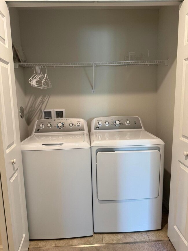 Building Photo - 3334 Franklin Square Ln