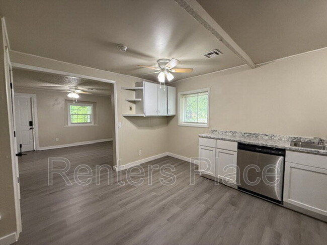 Building Photo - 414 N Oseuma Ave