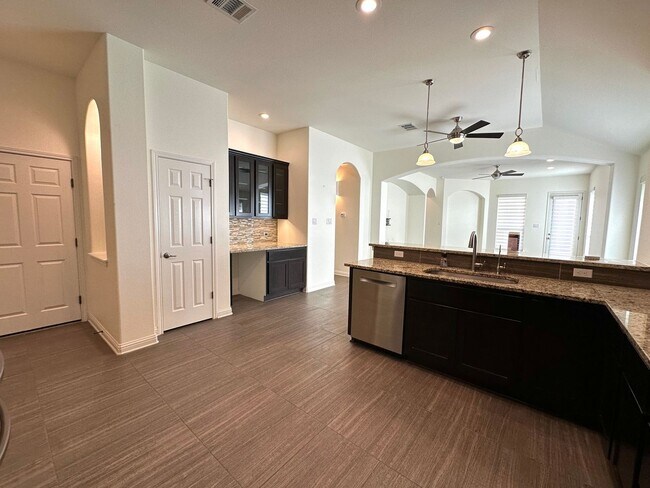 Building Photo - Single Story, 3 Bedroom, 2 Bathroom Home f...