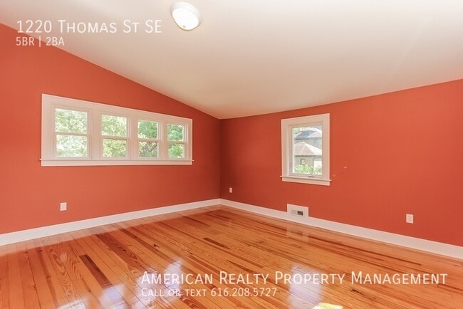 Building Photo - 1220 Thomas St SE