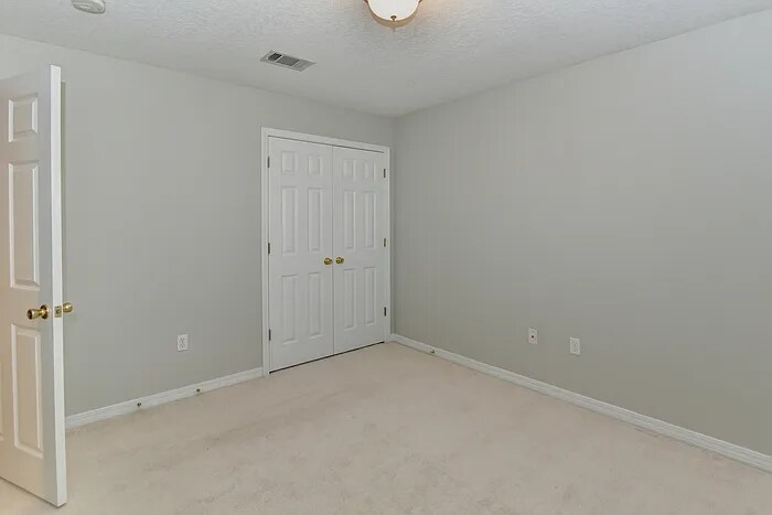 Building Photo - 15065 Warren Dr