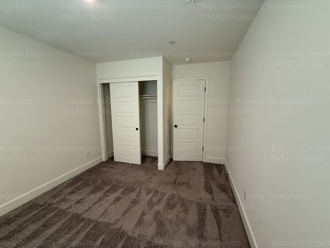 Building Photo - Spacious 4 bedroom/ 3 bathroom home