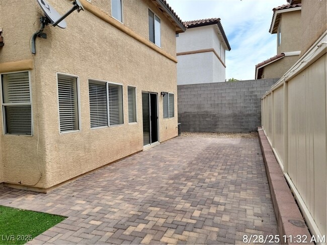 Building Photo - 10600 Corte Sierra St