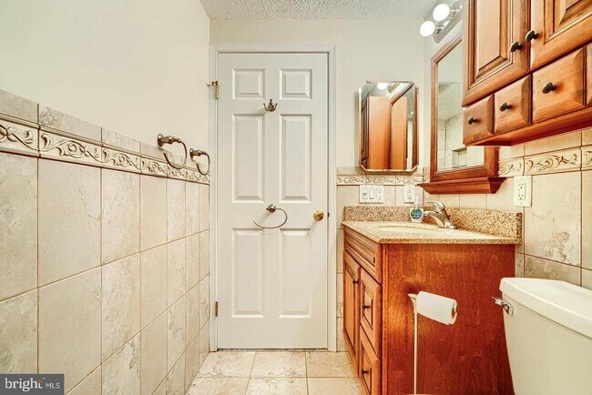 Building Photo - 8908 Goldentree Ln