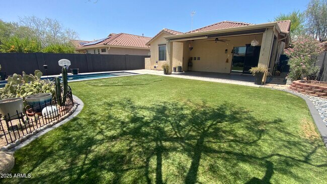 Building Photo - 39519 N White Tail Ln