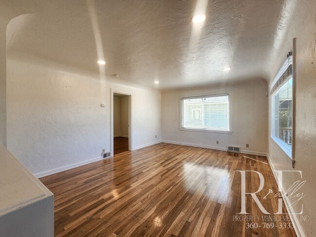 Building Photo - Classic Charmer with Water Views in the Heart of Manette