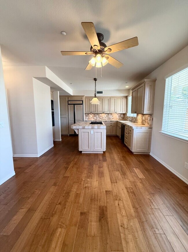 Building Photo - 3 BEDROOM 2 BATH HOME IN TEMPLETON!! MOVE IN READY