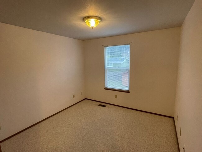 Building Photo - ***PENDING APPLICATION***Beautiful 3 Bedro...