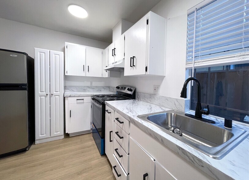 Building Photo - 2365 Fallingtree Dr