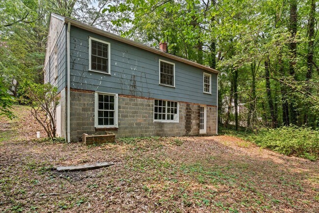 Building Photo - Charming Pet-Friendly Chapel Hill Cottage Minutes from UNC