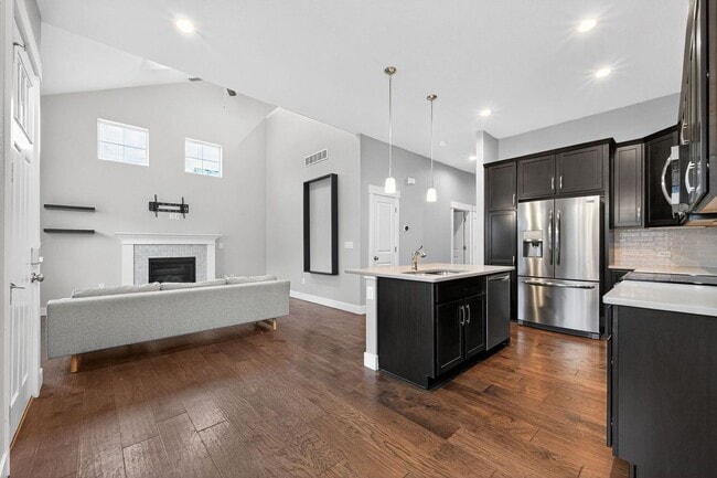 Building Photo - 8479 Cromwell Dr