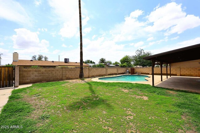 Building Photo - 617 E Calle Bolo Ln
