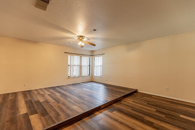 Building Photo - 7910 Lattimer Pond