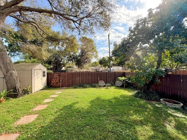 Building Photo - 243 SW 5th St