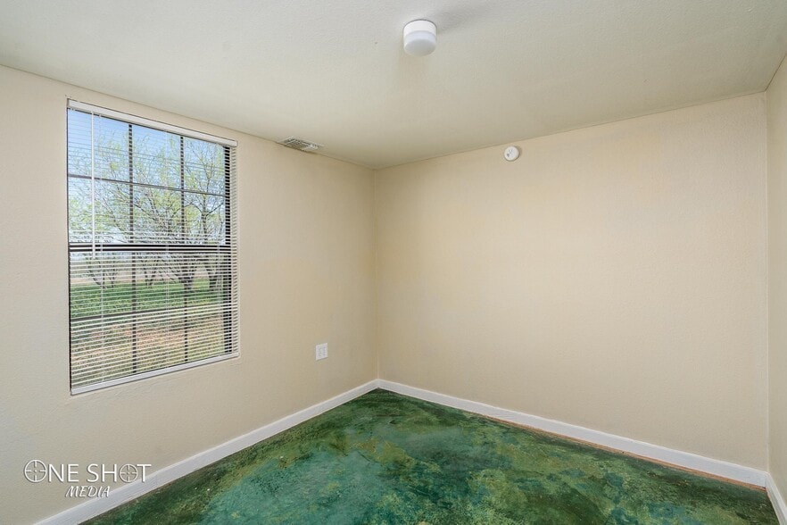 Building Photo - 542 McCartney Ln