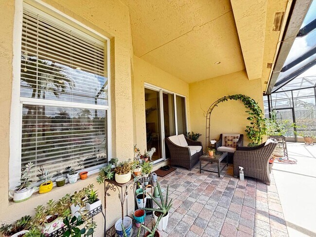 Building Photo - 6532 SE Broadmoor Ln