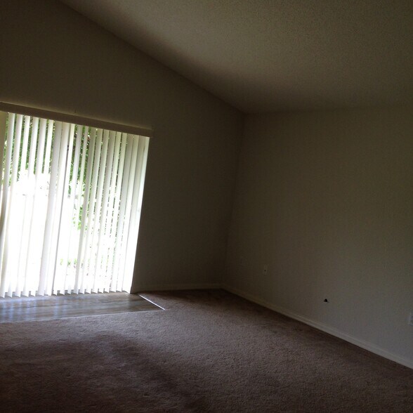 Building Photo - 7166 Summit Dr