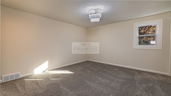 Building Photo - 9841 Melrose Dr