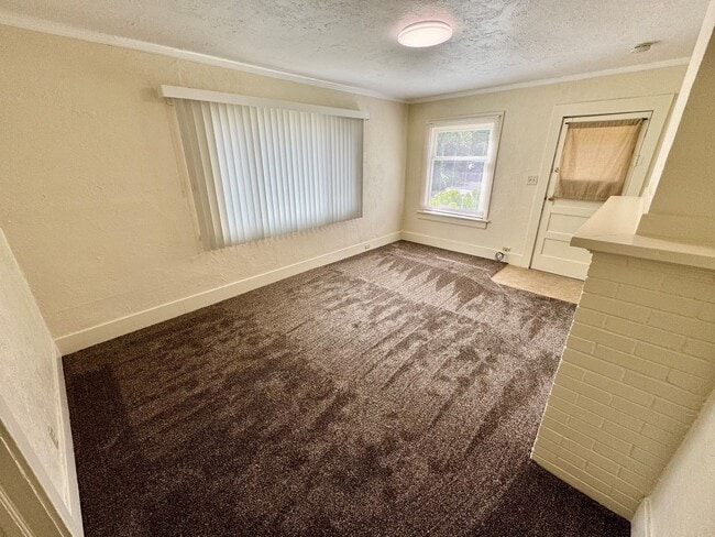 Building Photo - Updated Unit Just Two Blocks From OSU Campus