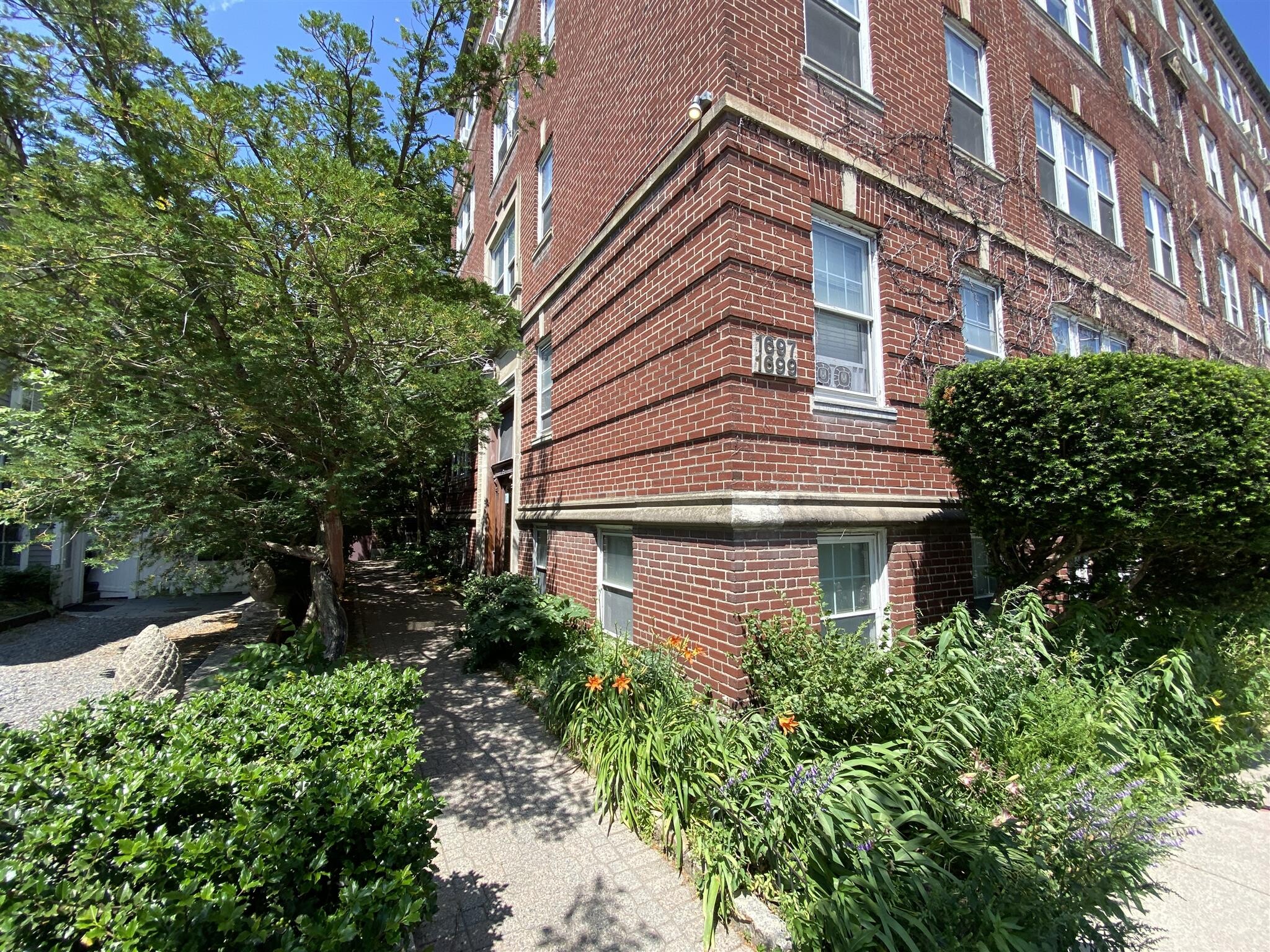Building Photo - 1699 Cambridge St