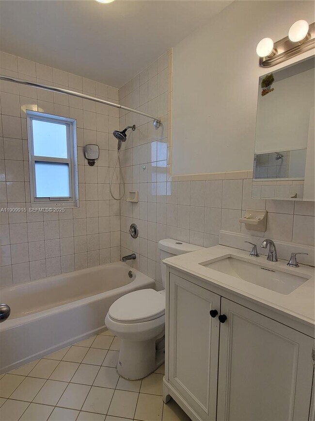 Building Photo - 3433 SW 12th St