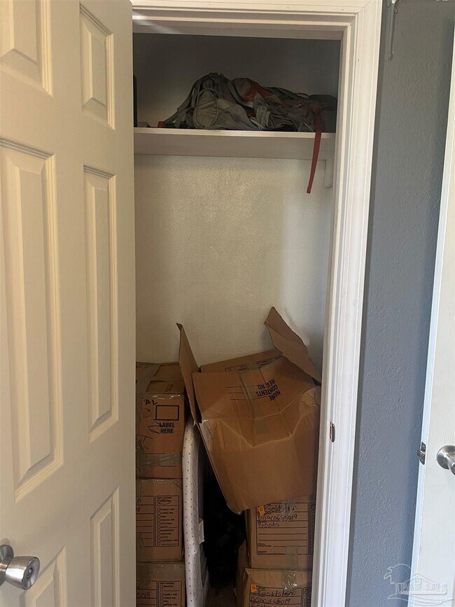 Building Photo - 103 NW Kalash Rd