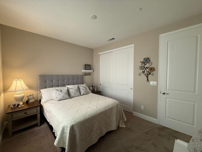 Building Photo - Beautiful Newer Meadows at Rice Ranch Sing...