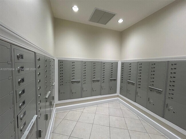 Building Photo - 1830 Radius Dr