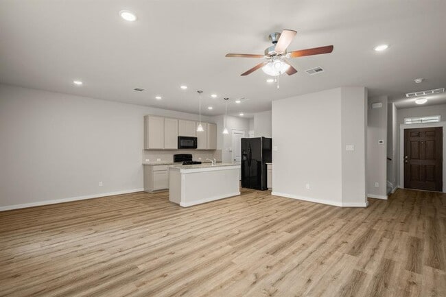 Building Photo - 602 Caterpillar Ln