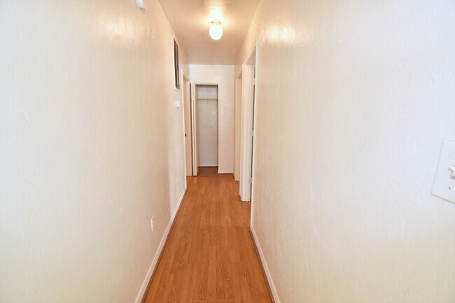 Building Photo - * RENT SPECIAL $200 OFF RENT NEW PRICE $21...