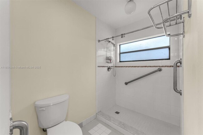 Building Photo - 9130 SW 101st Ave