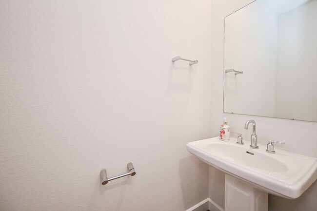Building Photo - 21827 Erskine Peaks Pl