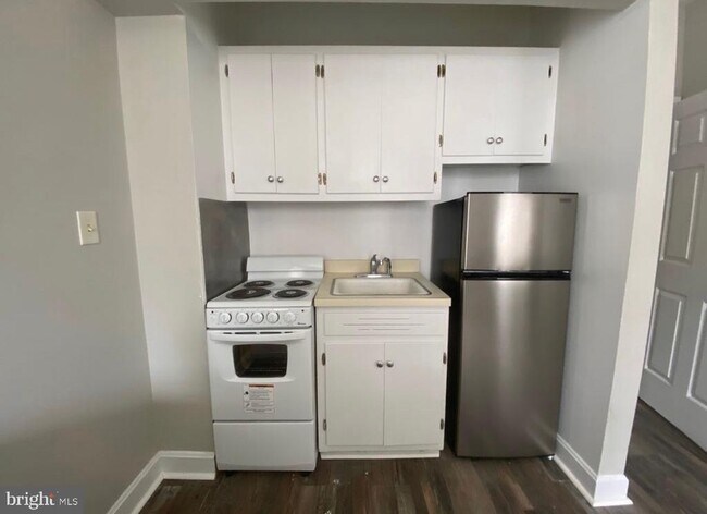 Building Photo - 51 E Main St