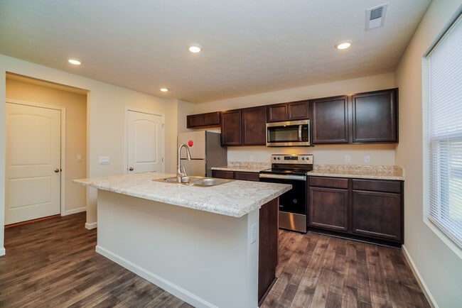 Building Photo - 2233 Woodson Dr