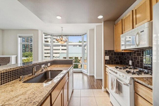 Building Photo - 1 bedroom in Seattle WA 98121