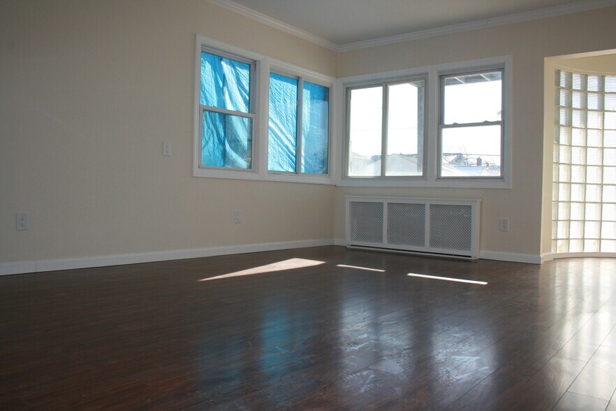 Primary Photo - 455 E Chester St