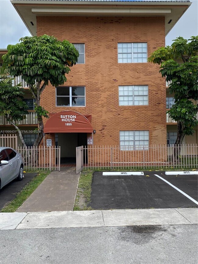 Building Photo - 1855 NE 121st St