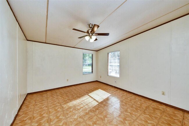 Building Photo - 18915 Sawmill Dr