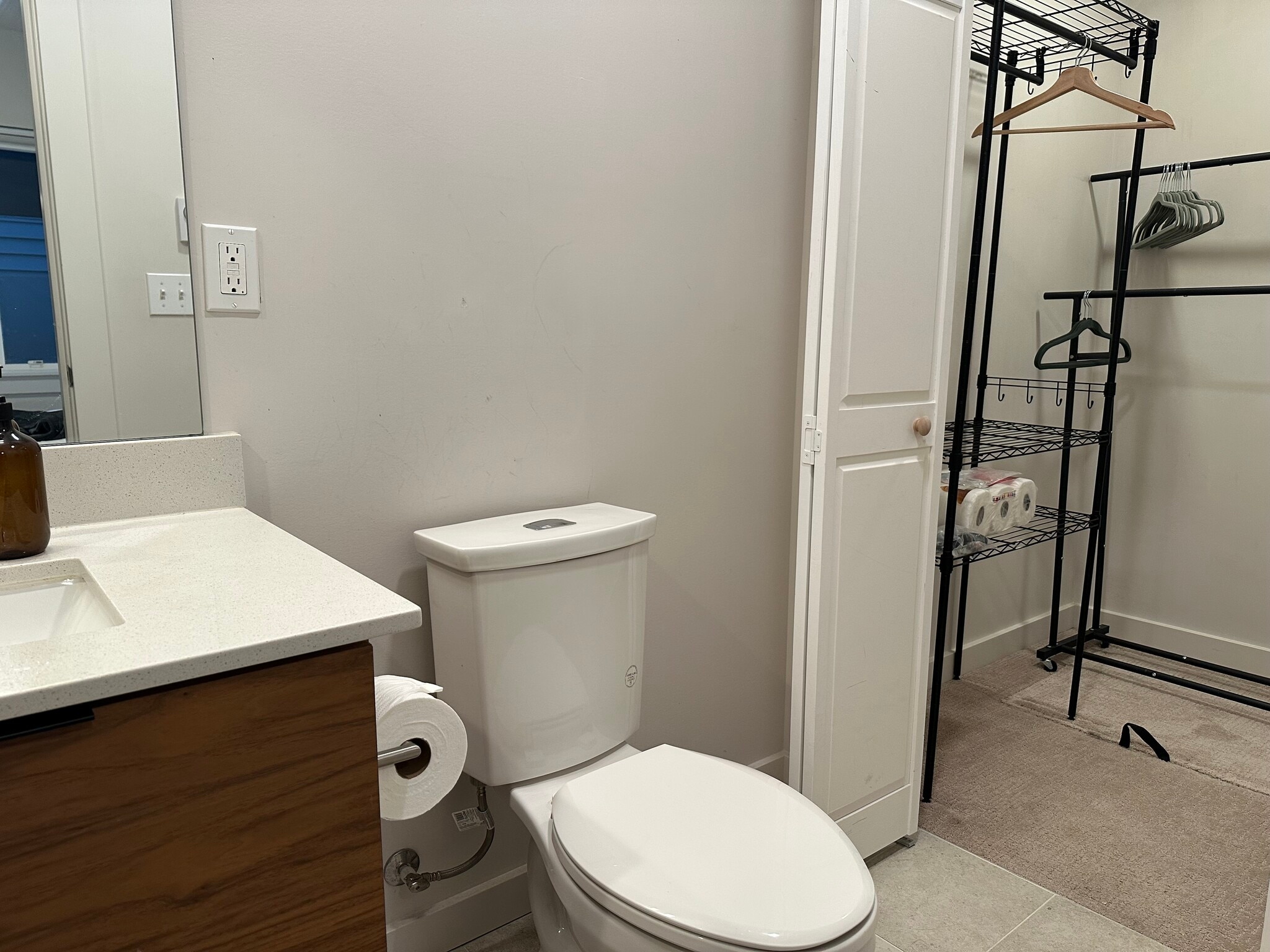 Building Photo - 152 21st Ave E