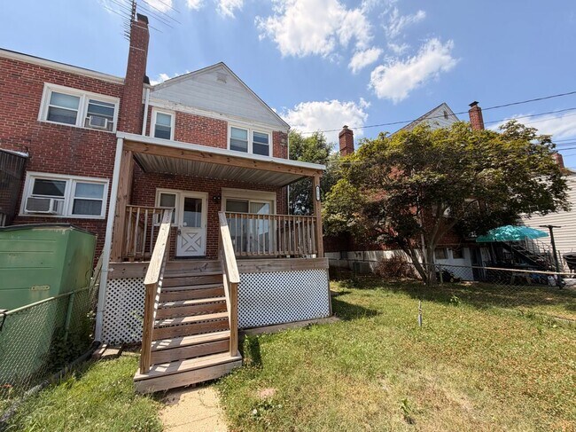 Building Photo - 2717 Creston Rd