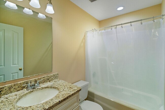 Building Photo - Charming 3BR House with Big bonus room ove...